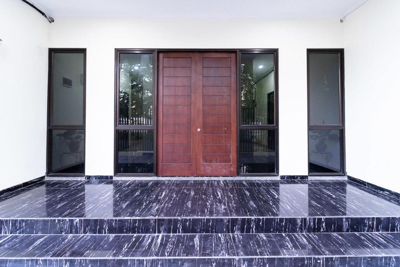 Koolkost Near Universitas Tarumanegara Jakarta Exterior foto